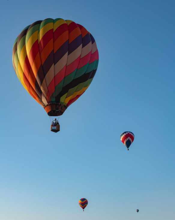 Ballons: Um nach oben zu kommen, muss man Ballast abwerfen!